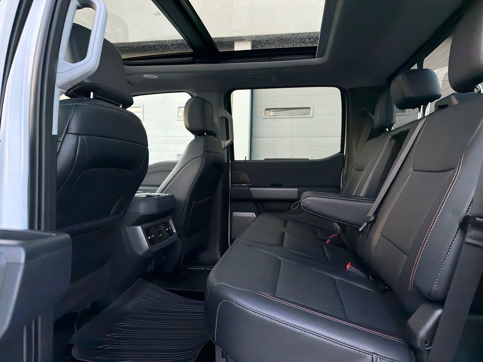 Used 2024 Ford F250 Lariat w/ Lariat Ultimate Package image 19