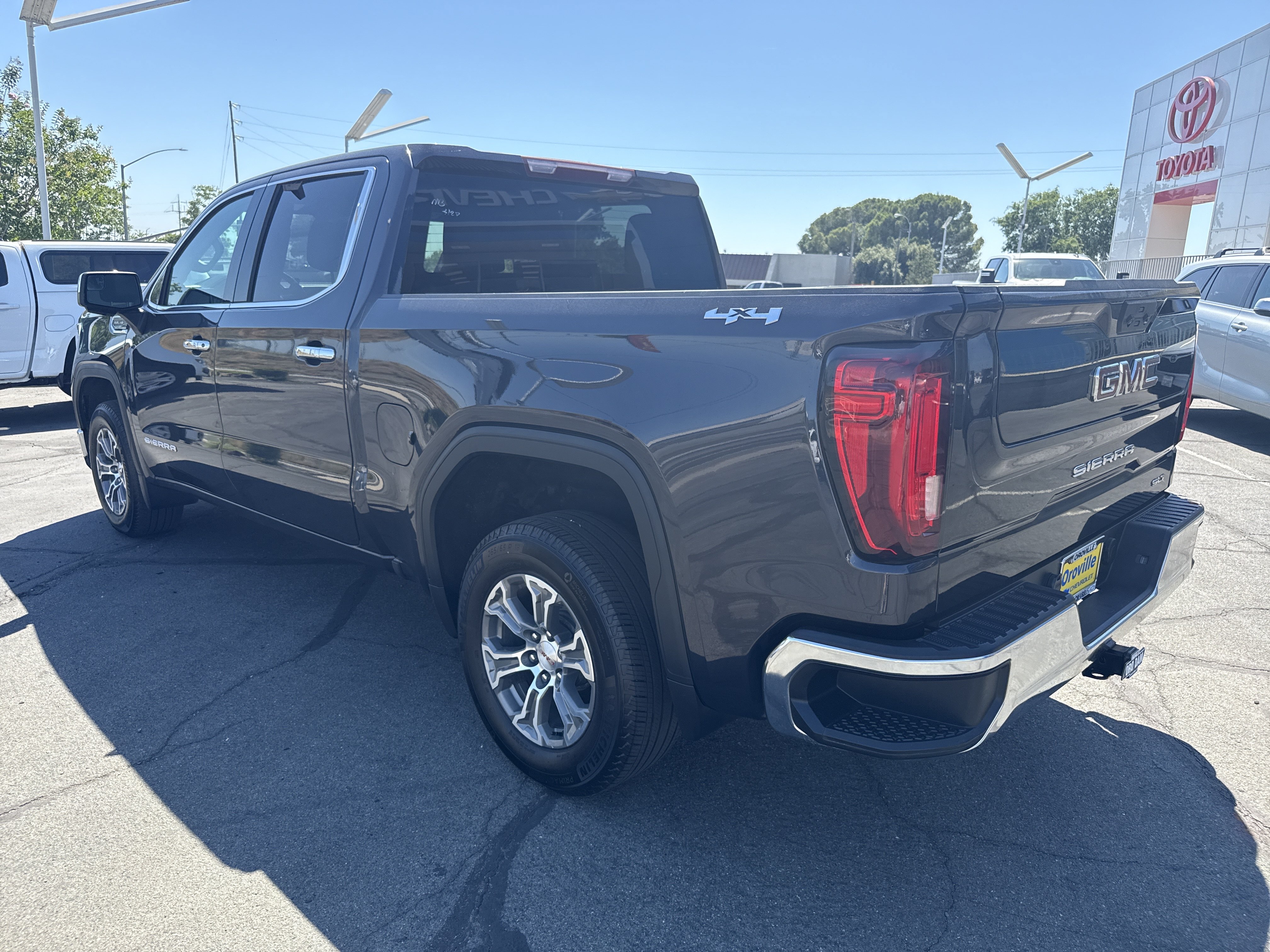 Used 2025 GMC Sierra 1500 SLT AWD/4WD image 3