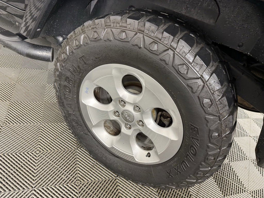 Used 2013 Jeep Wrangler Unlimited Sahara w/ Connectivity Group image 11