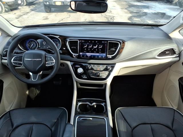 Certified 2023 Chrysler Pacifica Limited image 20