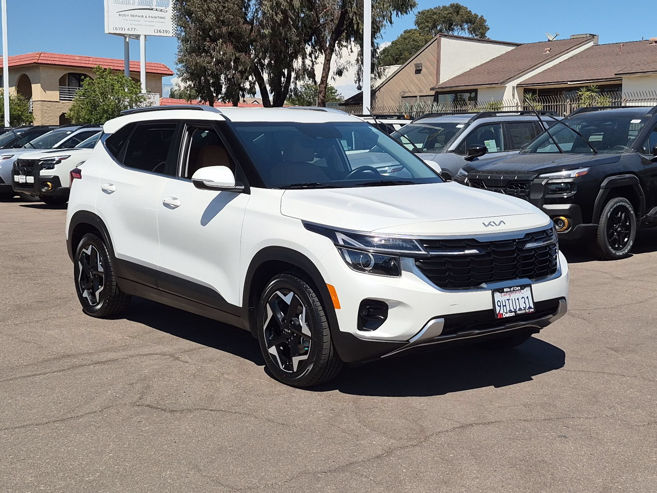 Used 2024 Kia Seltos EX FWD image 2