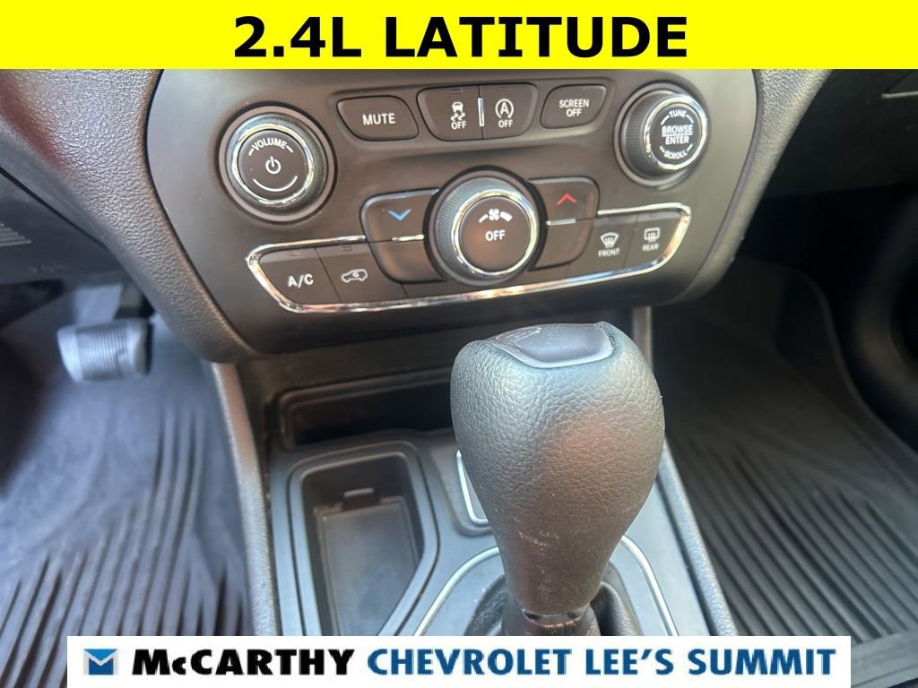 Used 2019 Jeep Cherokee Latitude w/ Popular Appearance Group image 8