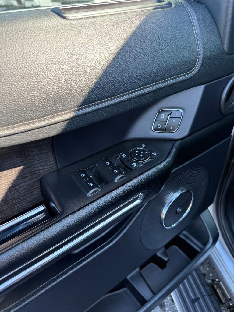 Used 2021 Ford Expedition Max Limited image 10