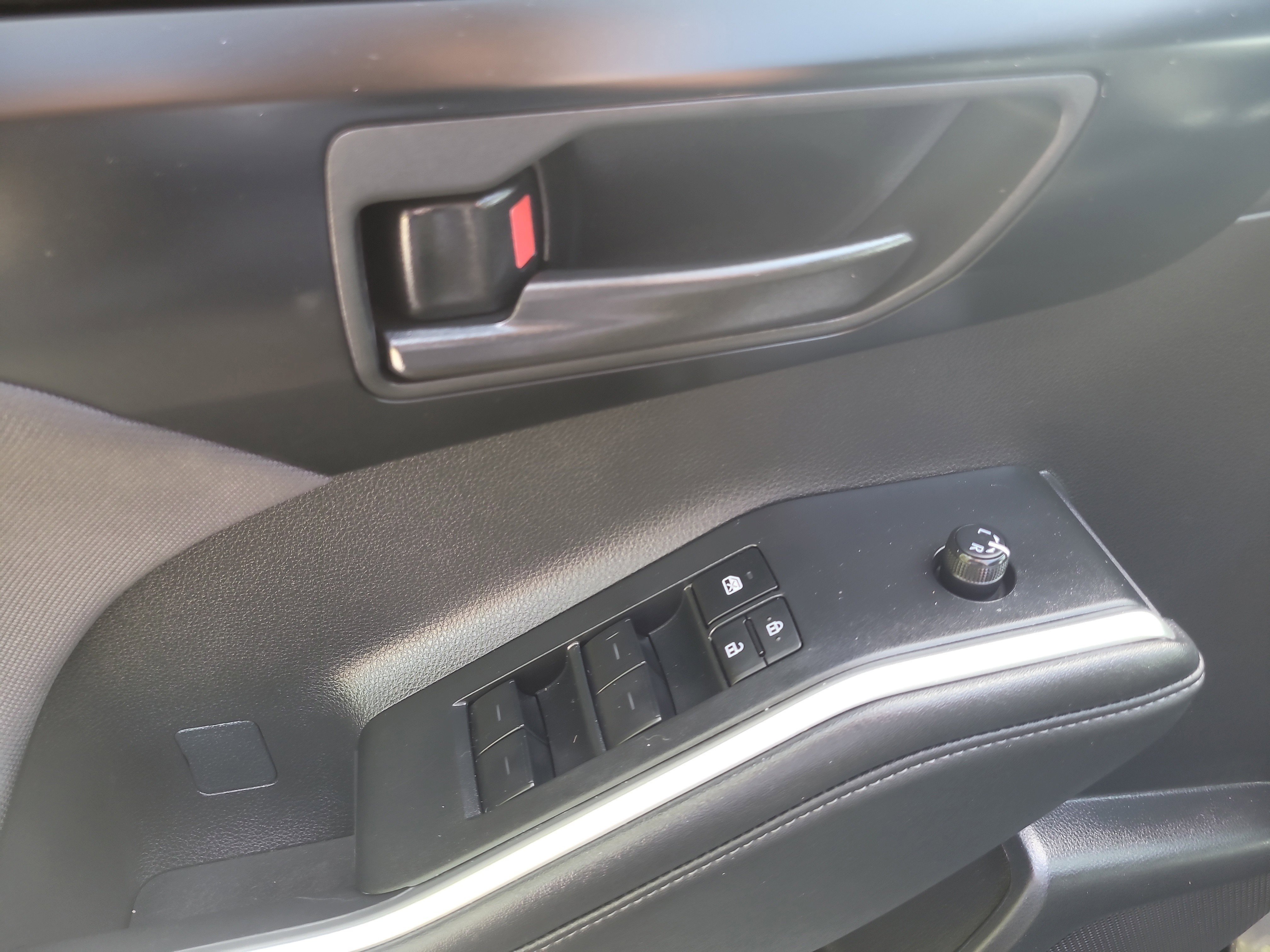 Certified 2025 Toyota Highlander LE image 20