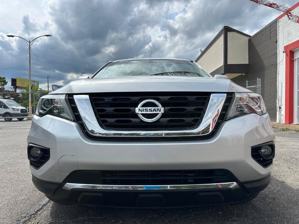Used 2019 Nissan Pathfinder SL AWD/4WD image 2