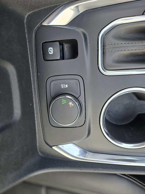 Used 2018 Chevrolet Traverse LT image 34