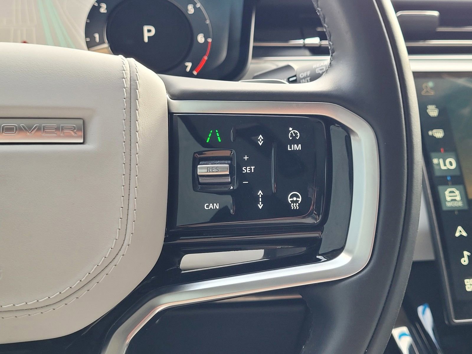 Used 2024 Land Rover Range Rover Sport SE image 18