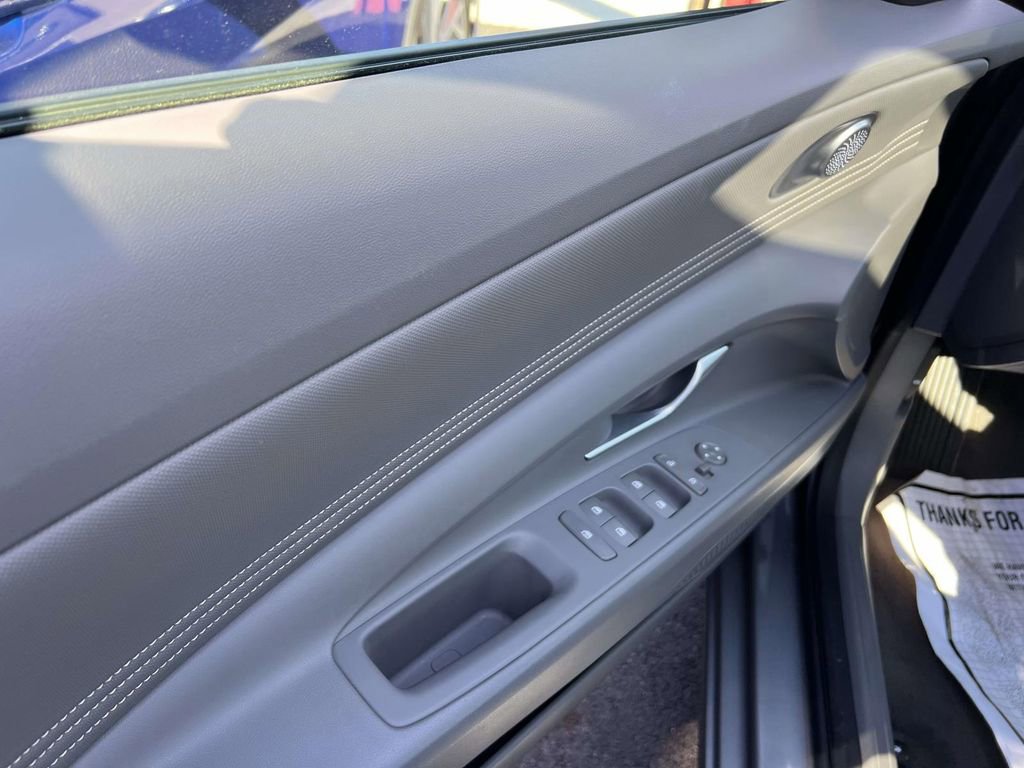 Certified 2024 Hyundai Elantra SEL w/ Convenience Package image 17