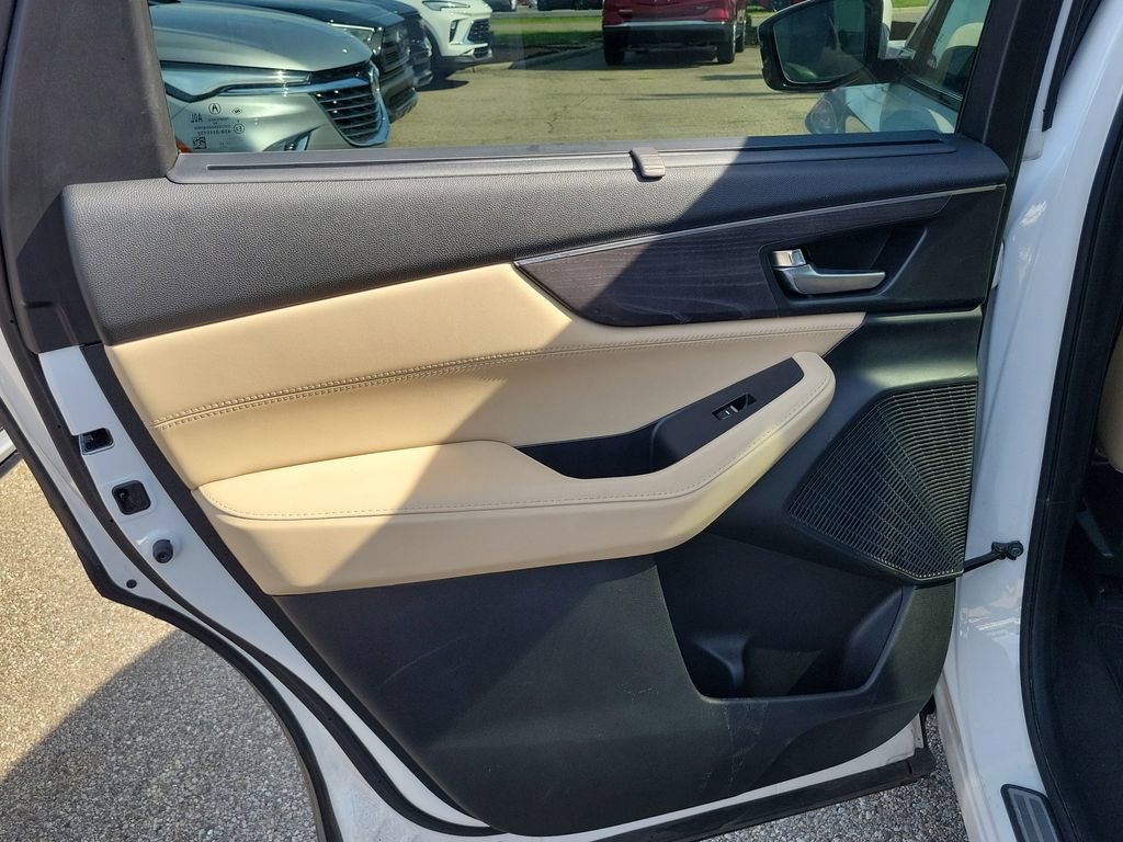 Used 2023 Acura MDX SH-AWD w/ Advance Package image 16