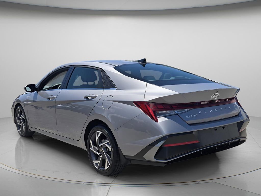 Certified 2025 Hyundai Elantra SEL FWD image 7