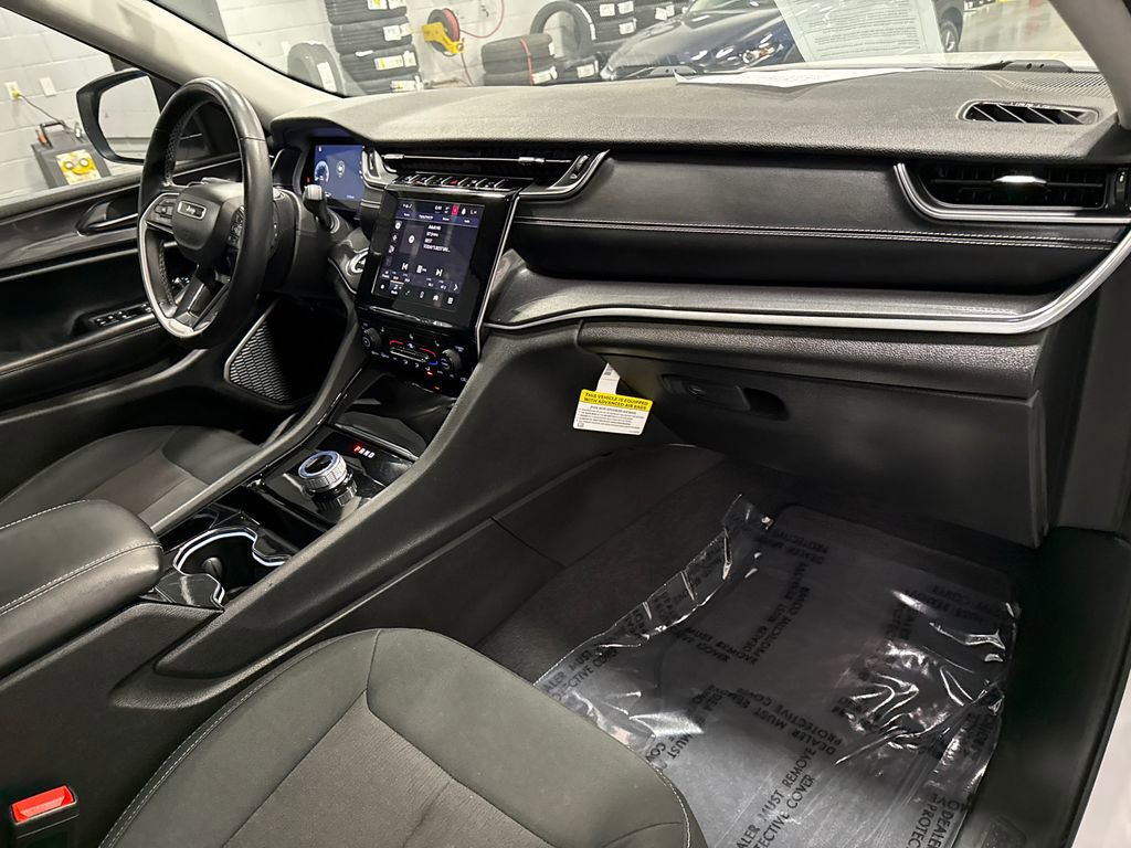 Used 2021 Jeep Grand Cherokee L Laredo w/ Luxury Tech Group I image 17