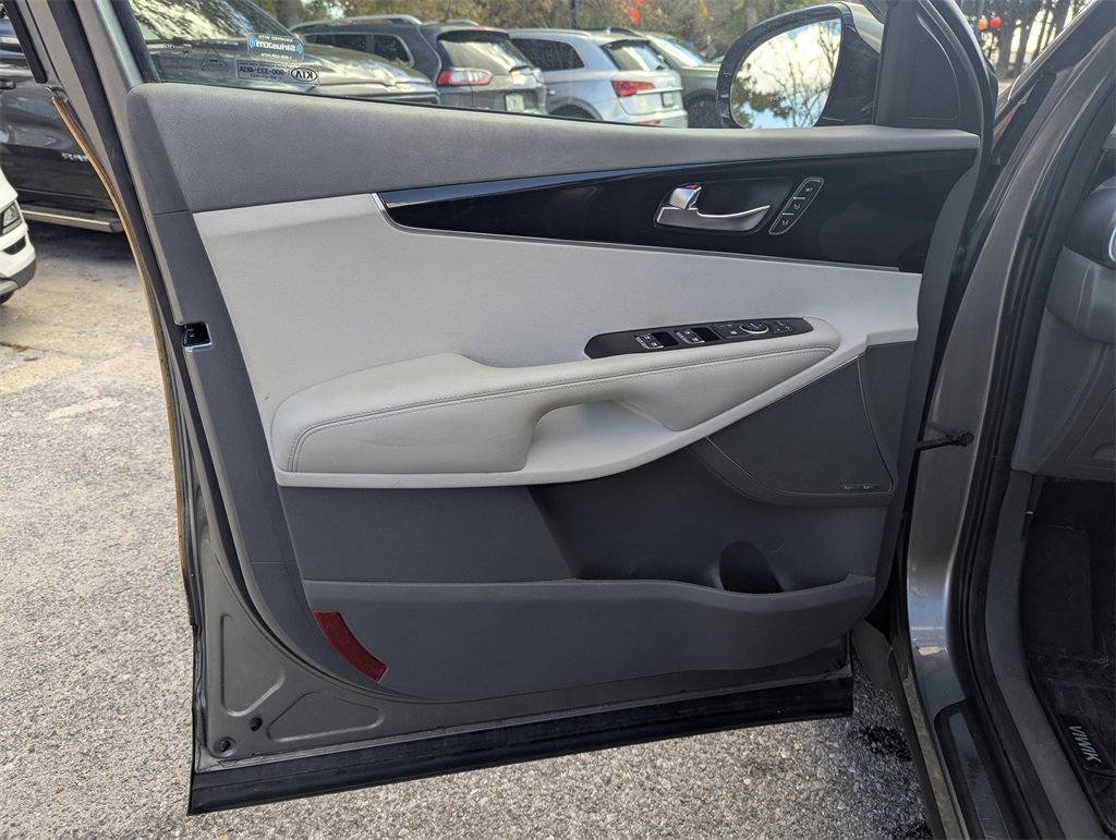 Used 2019 Kia Sorento SX w/ SX Touring Package image 18