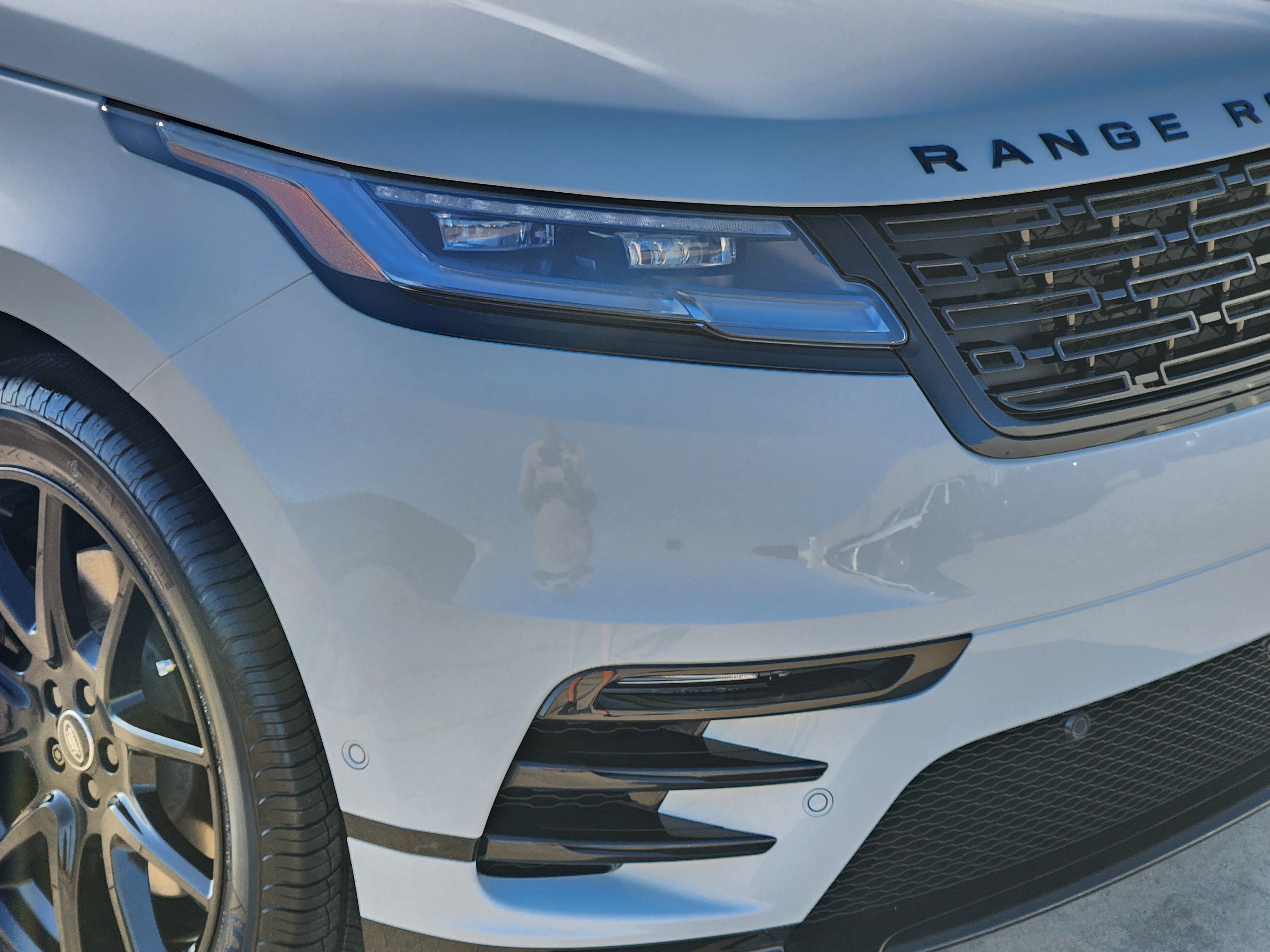 New 2026 Land Rover Range Rover Velar Dynamic SE image 8