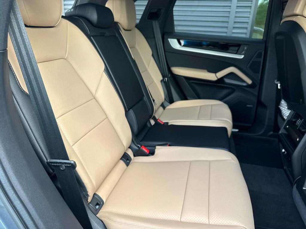 New 2026 Porsche Cayenne image 14