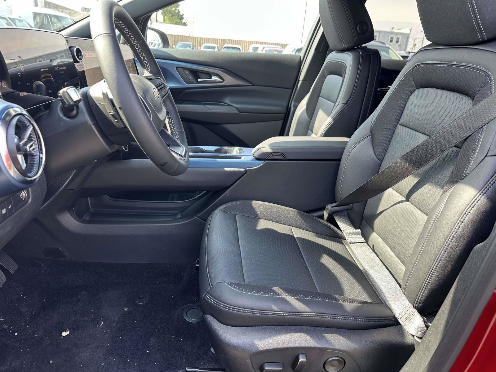 New 2026 Chevrolet Equinox EV LT w/ LPO, Blackout Package FWD image 21