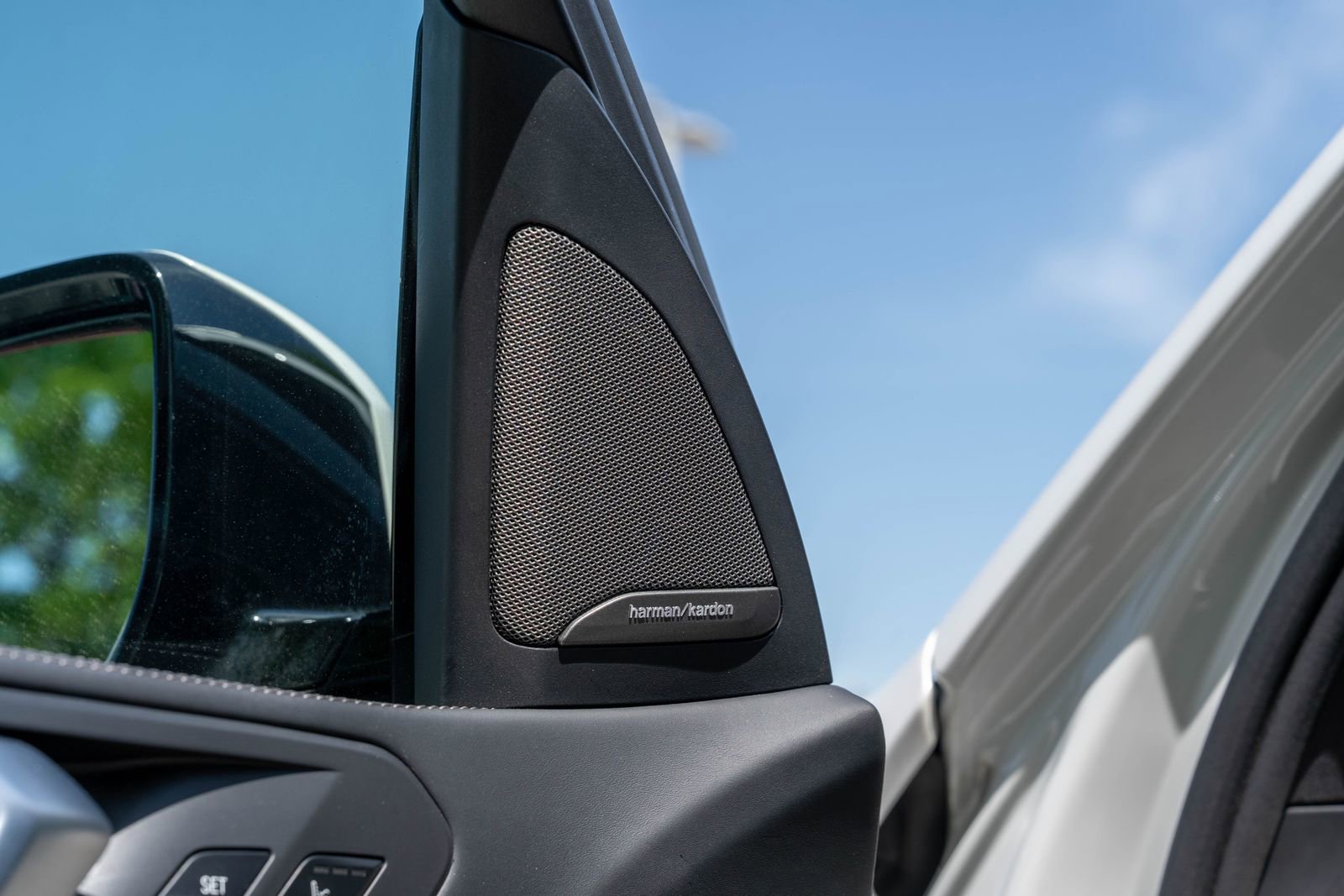 Used 2020 BMW X5 xDrive50i w/ Executive Package AWD/4WD image 17