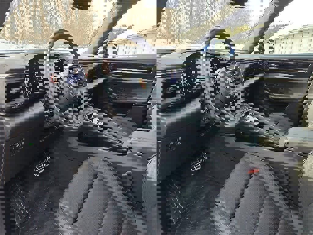 Used 2025 Porsche Macan 4S Electric image 5