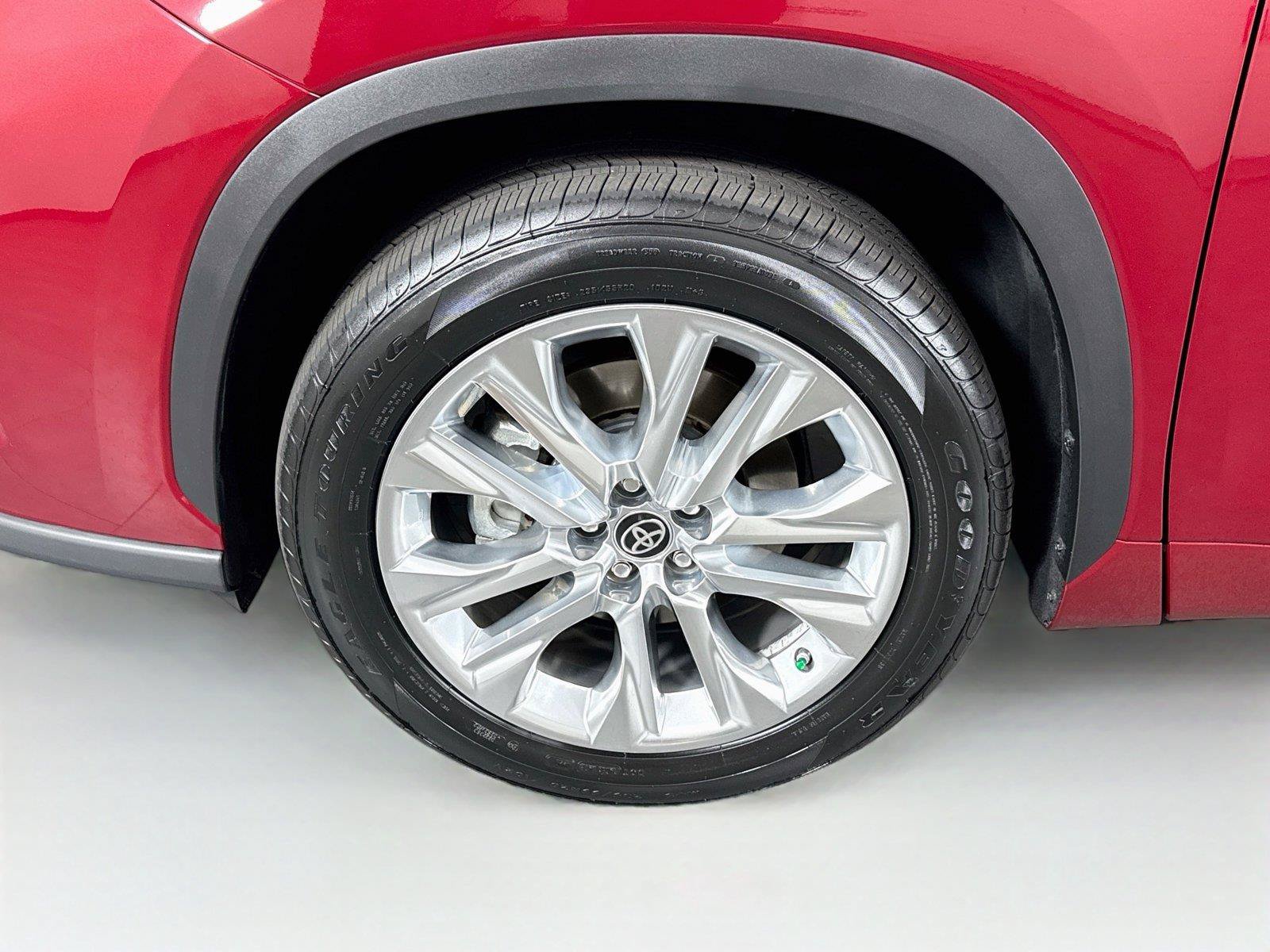 Certified 2021 Toyota Highlander Limited FWD image 49