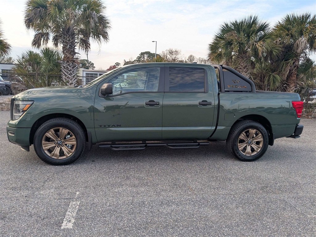 Used 2024 Nissan Titan SV w/ SV Bronze Edition Package image 4