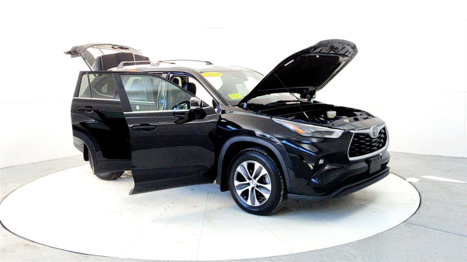 Certified 2024 Toyota Highlander XLE image 12
