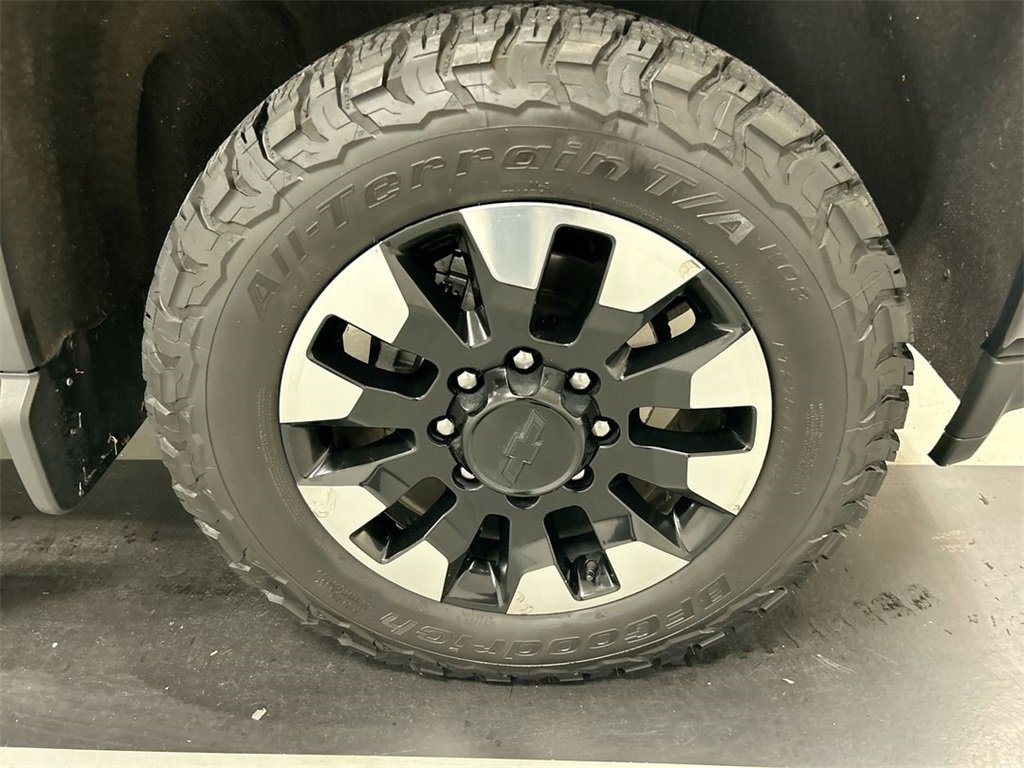 Used 2020 Chevrolet Silverado 2500 Custom w/ Custom Value Package image 8