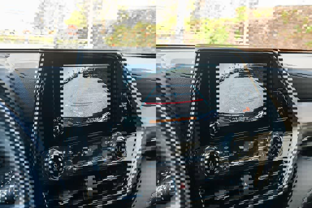 Used 2023 Toyota Highlander LE image 24