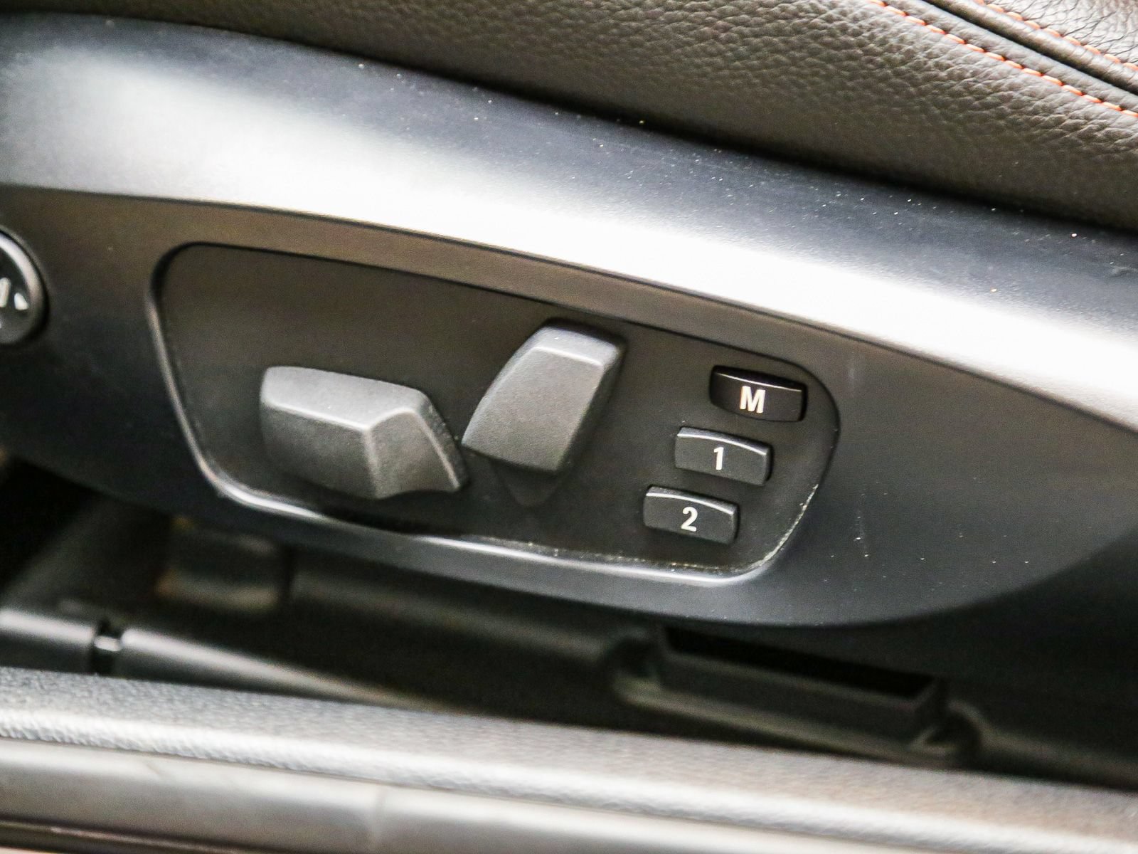 Used 2011 BMW 1 Series M RWD image 40