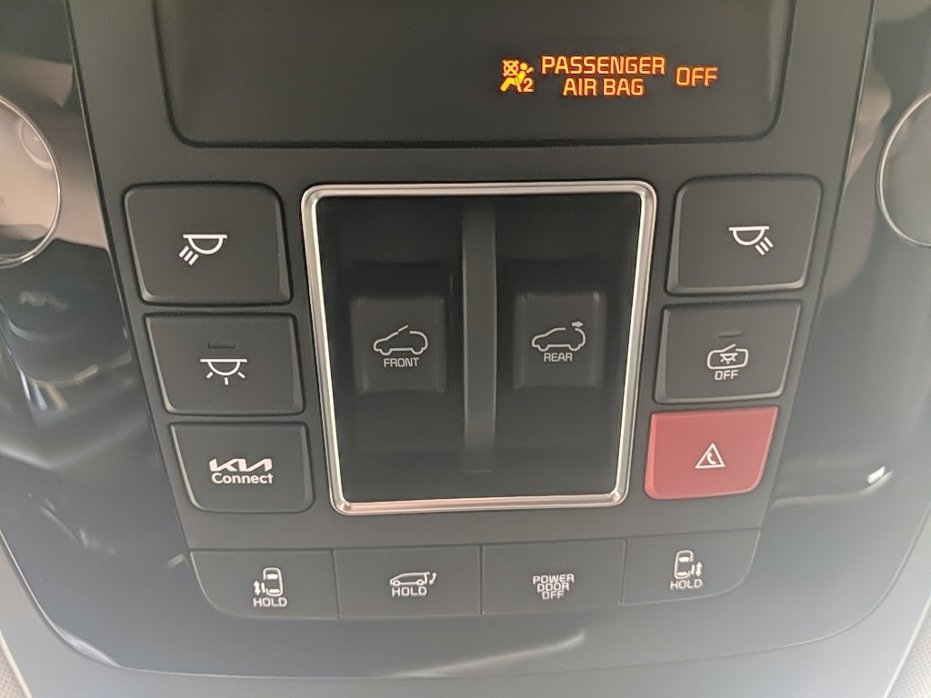 Used 2025 Kia Carnival SX Prestige image 28