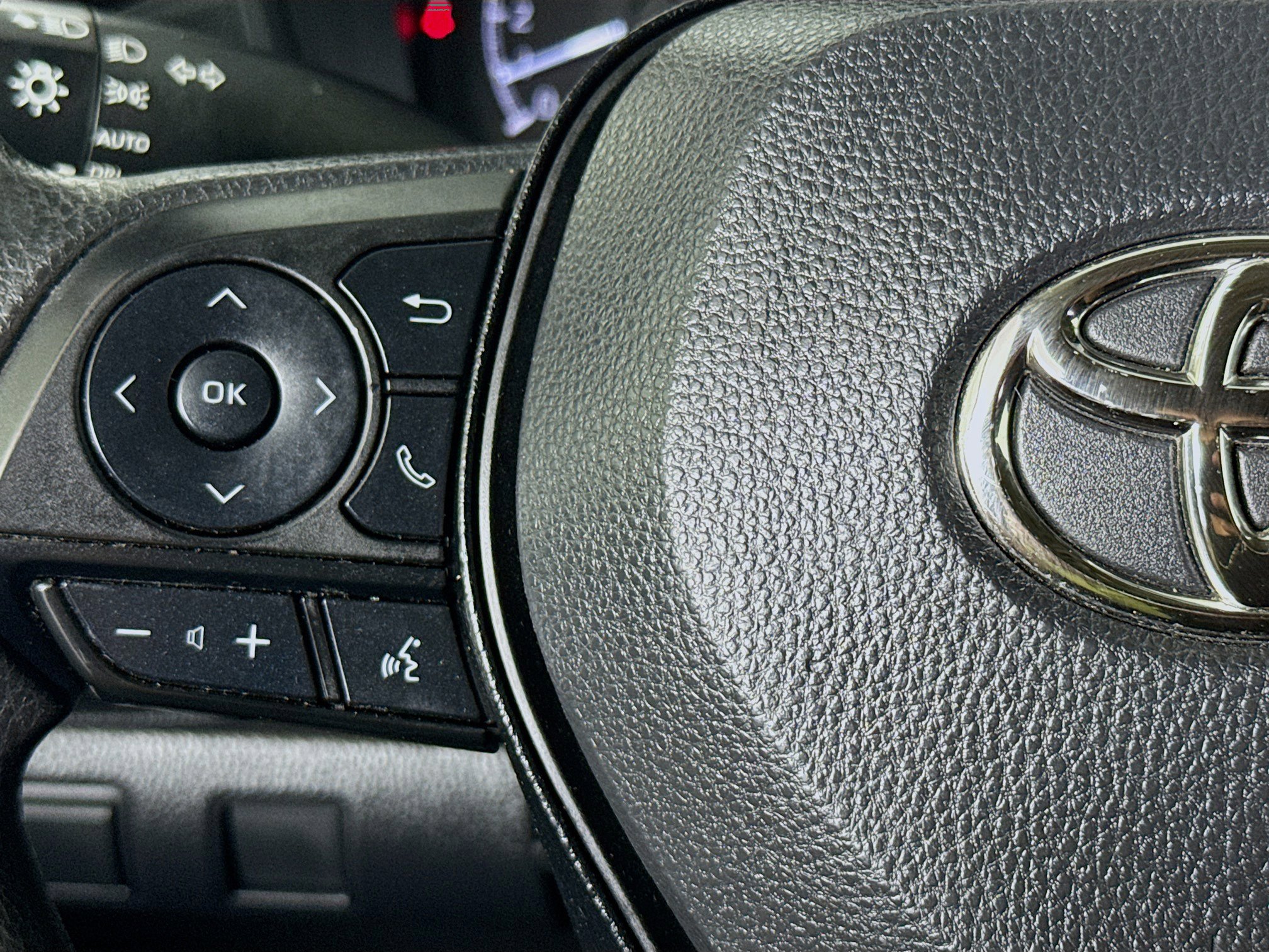 Used 2022 Toyota Corolla LE FWD image 13