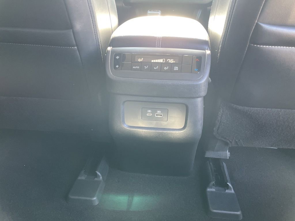 Used 2025 Nissan Pathfinder SL AWD/4WD image 36