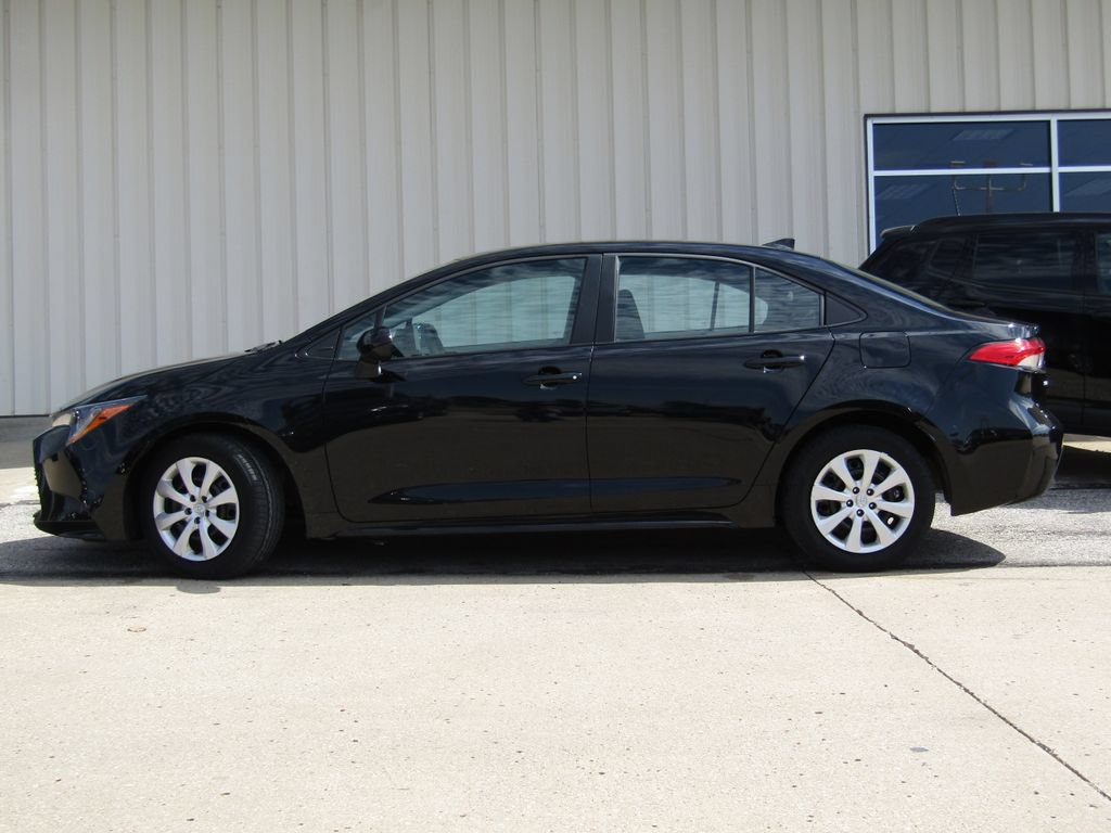Used 2025 Toyota Corolla LE FWD image 10