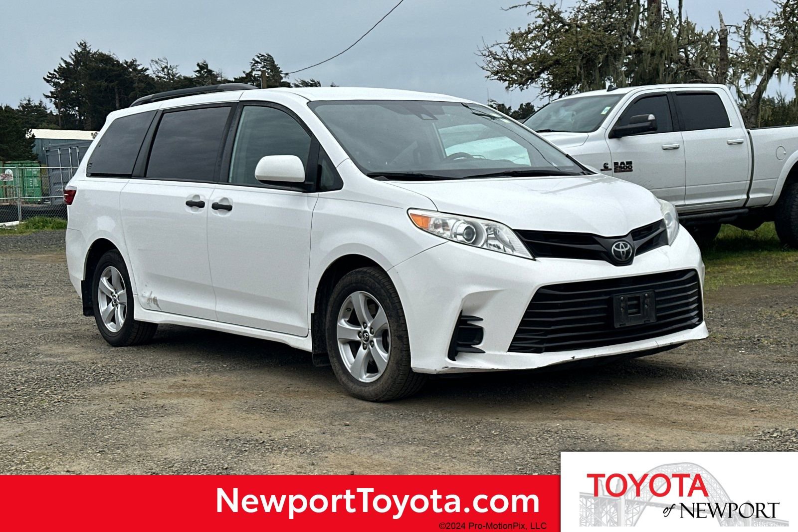 Used 2019 Toyota Sienna L FWD image 1