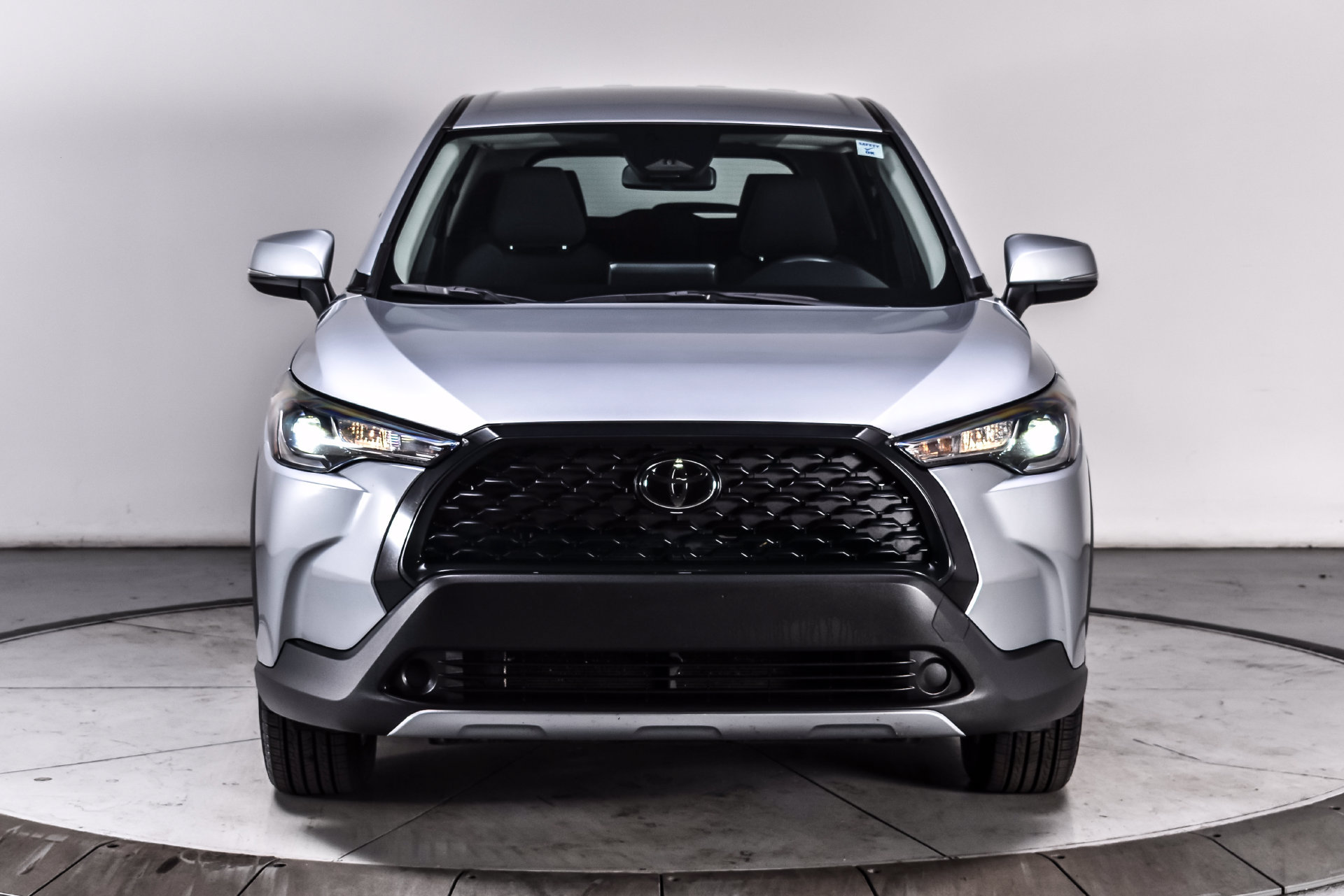 Used 2024 Toyota Corolla Cross LE AWD/4WD image 2
