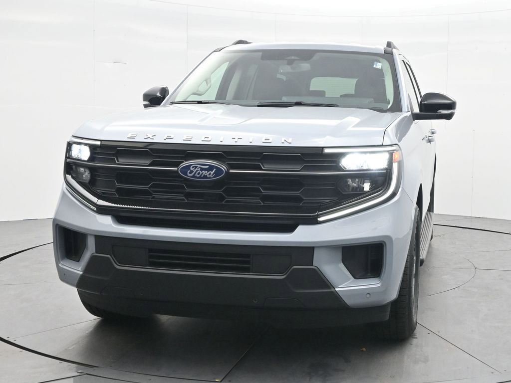 New 2026 Ford Expedition Active image 2