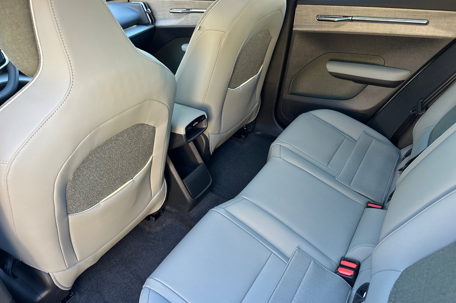 New 2026 Volvo EX30 Plus AWD/4WD image 9