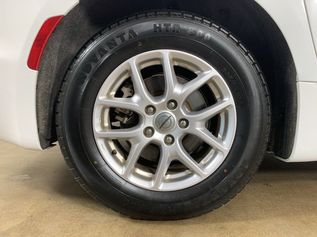 Used 2023 Chrysler Pacifica Touring-L FWD image 37
