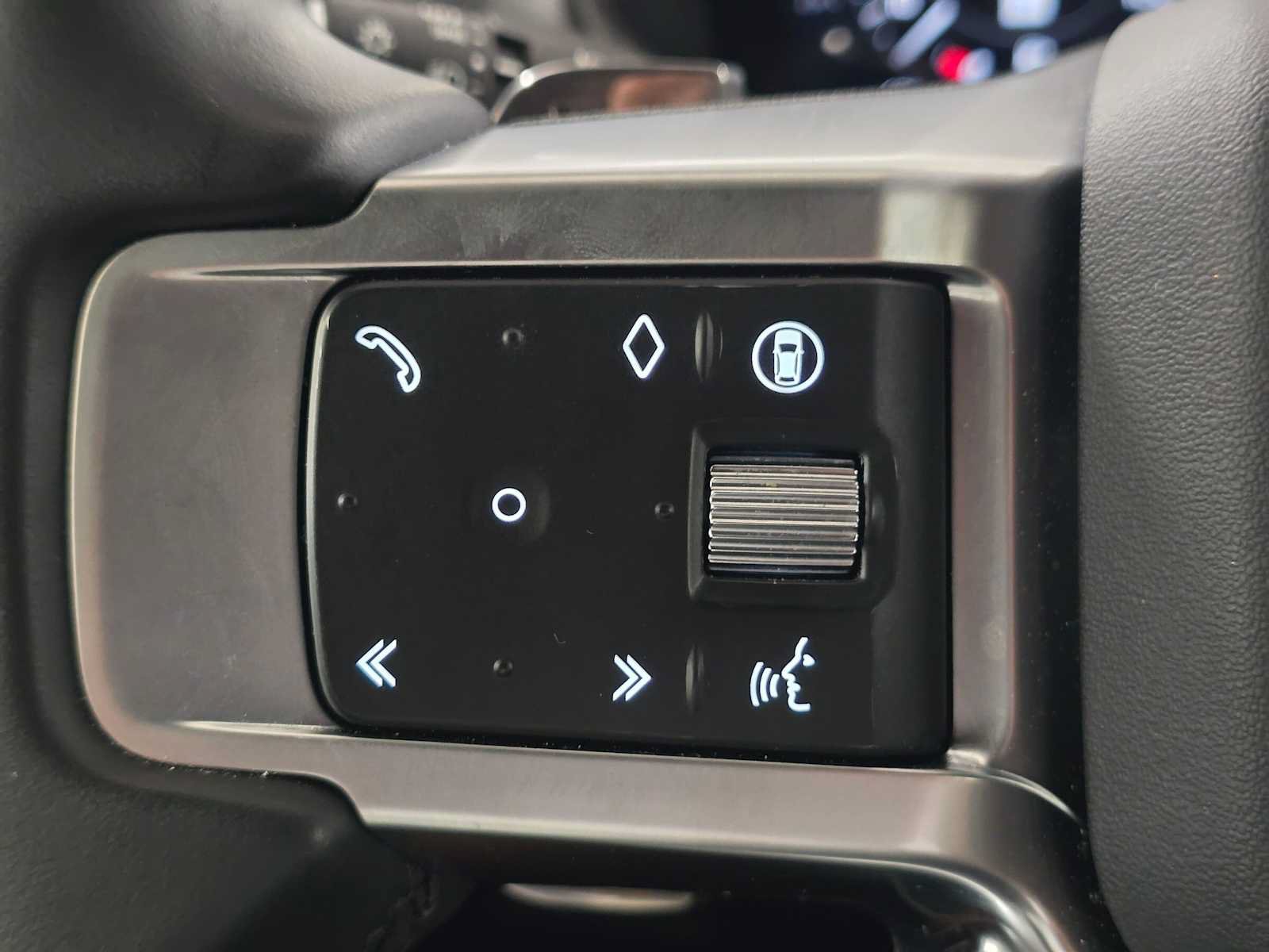 Used 2025 Land Rover Discovery Dynamic SE AWD/4WD image 35