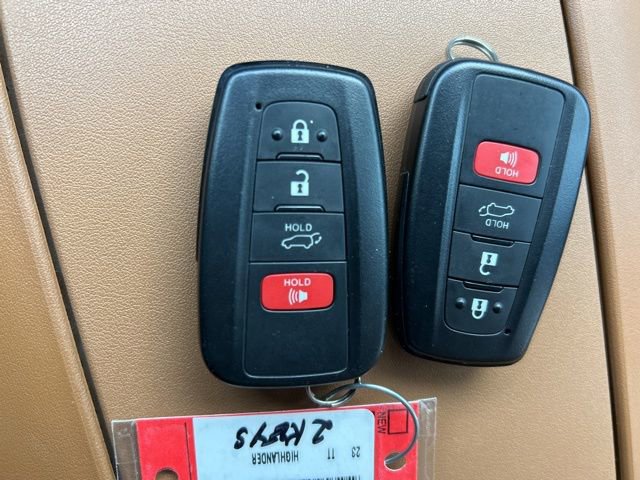 Used 2023 Toyota Highlander Platinum image 27