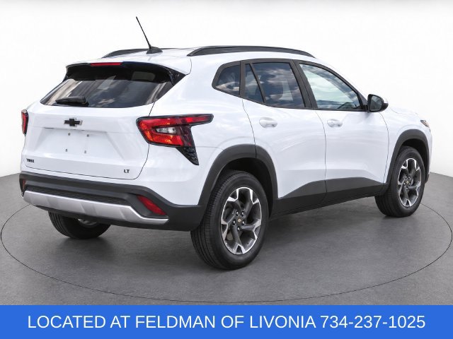 Used 2025 Chevrolet Trax LT w/ Driver Confidence Package FWD image 4