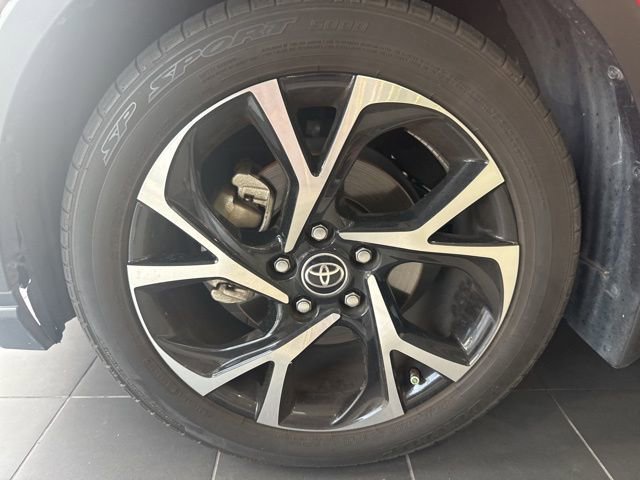 Used 2021 Toyota C-HR XLE FWD image 2