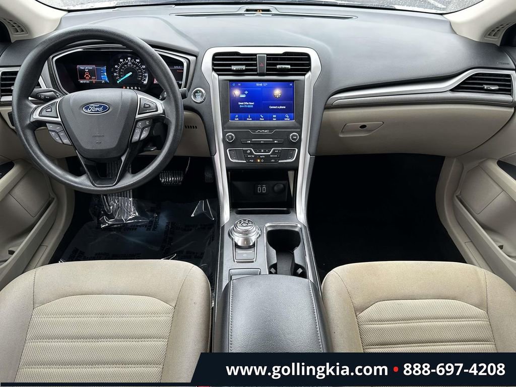 Used 2020 Ford Fusion SE FWD image 12