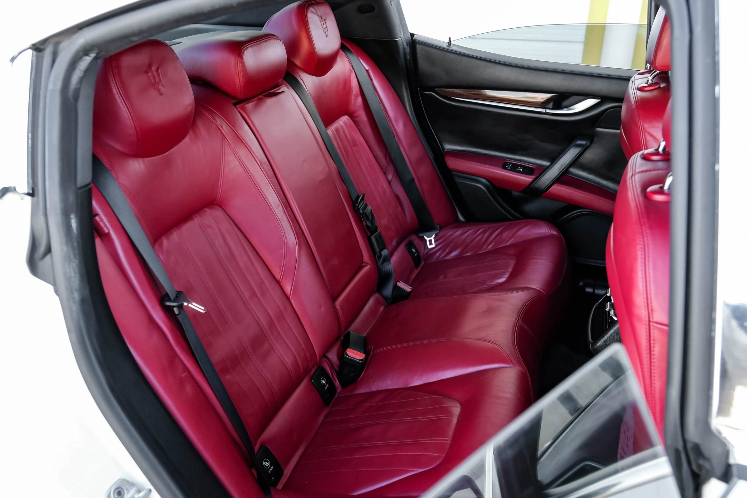 Used 2014 Maserati Ghibli image 35