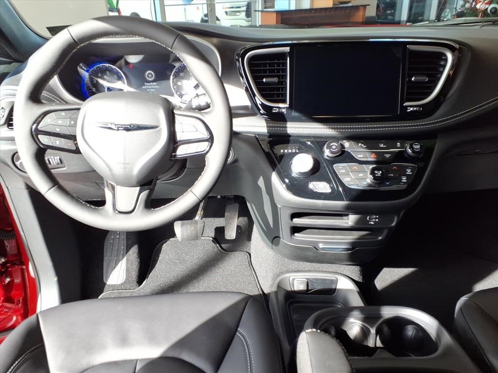 New 2026 Chrysler Pacifica Select image 15