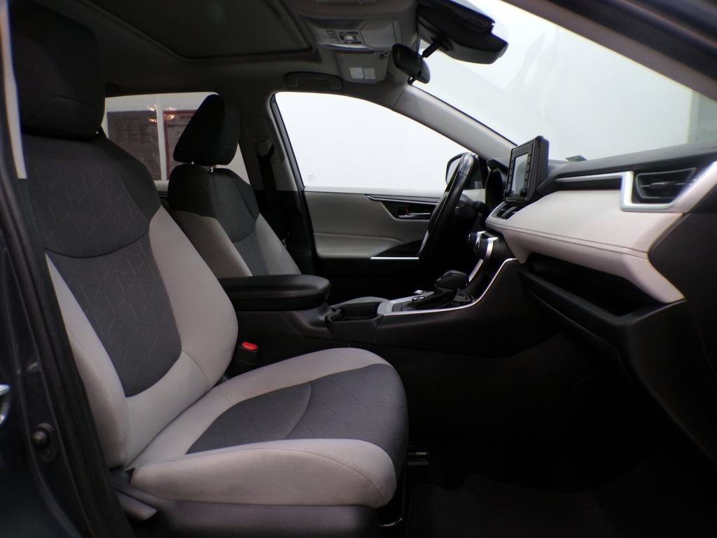 Used 2019 Toyota RAV4 XLE w/ Convenience Package AWD/4WD image 18