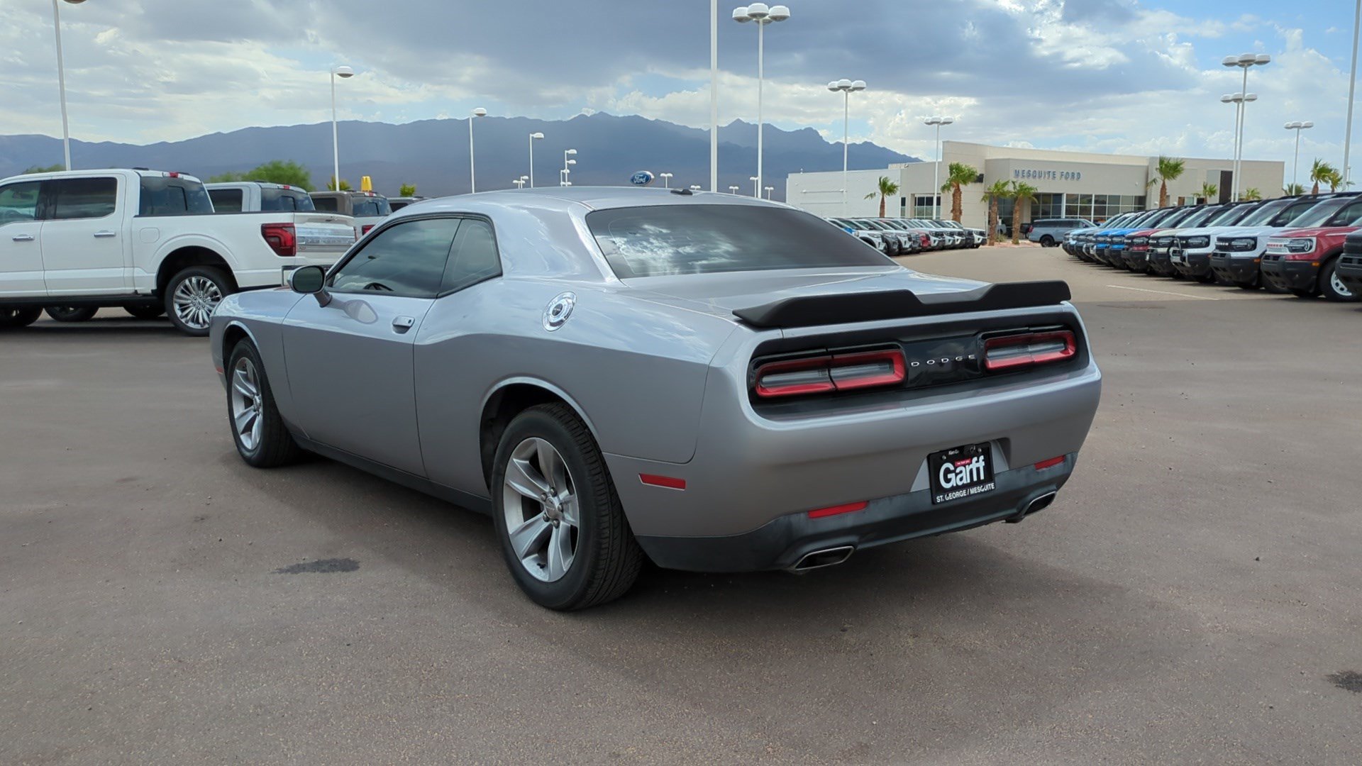 Used 2016 Dodge Challenger SXT RWD image 5
