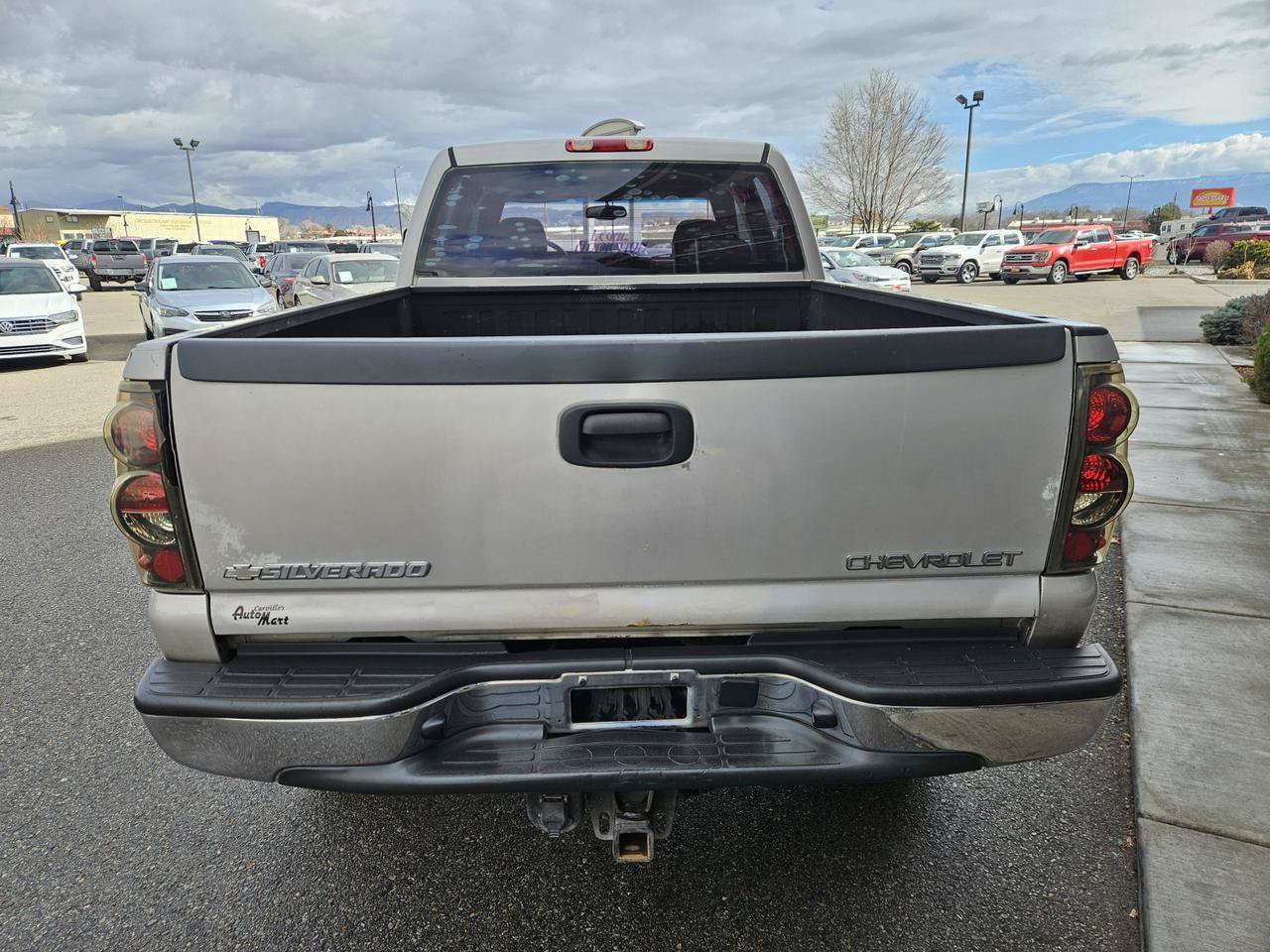 Used 2005 Chevrolet Silverado 2500 LS w/ Heavy-Duty Power Package AWD/4WD image 4