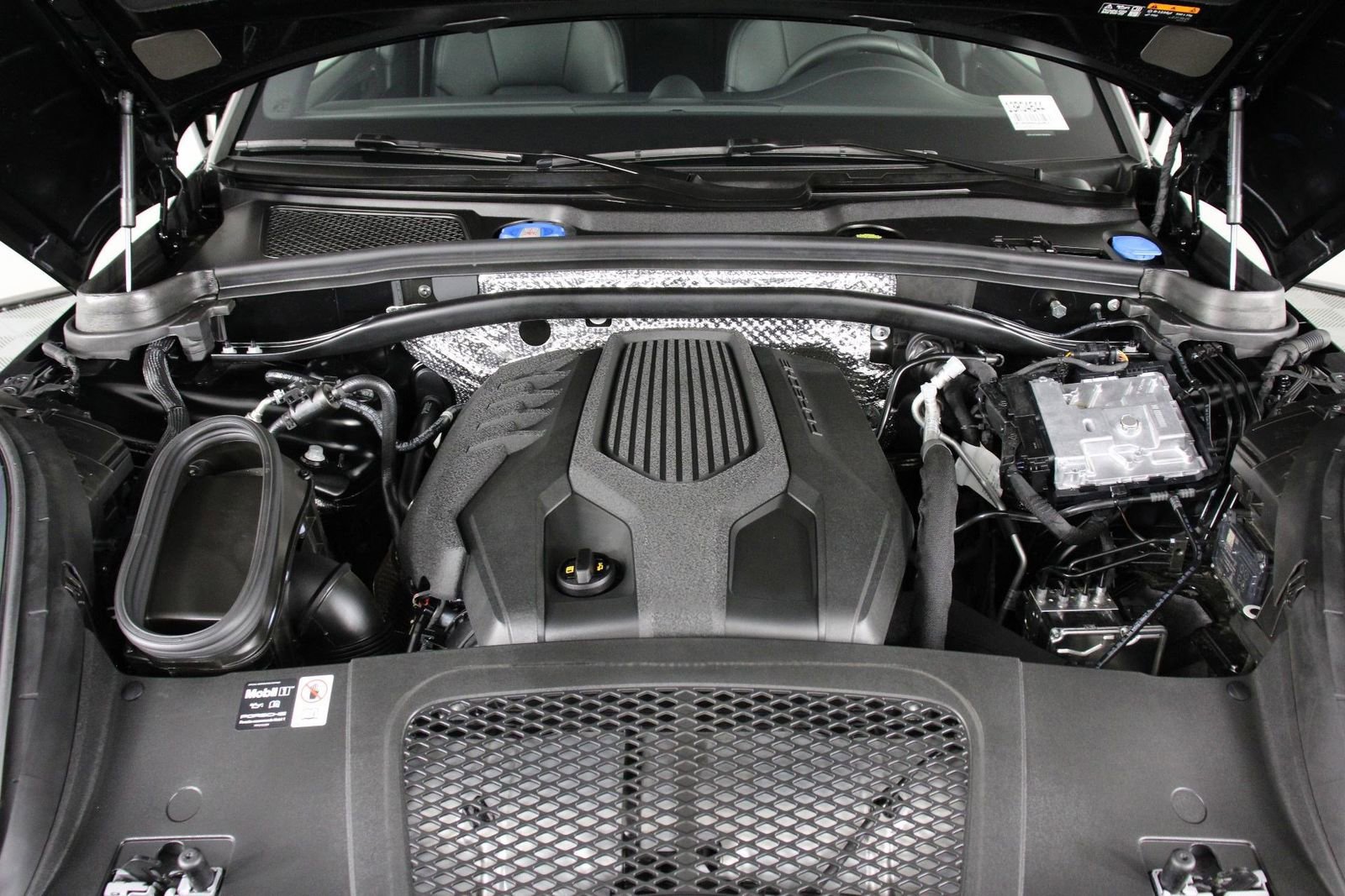 Certified 2025 Porsche Macan image 26