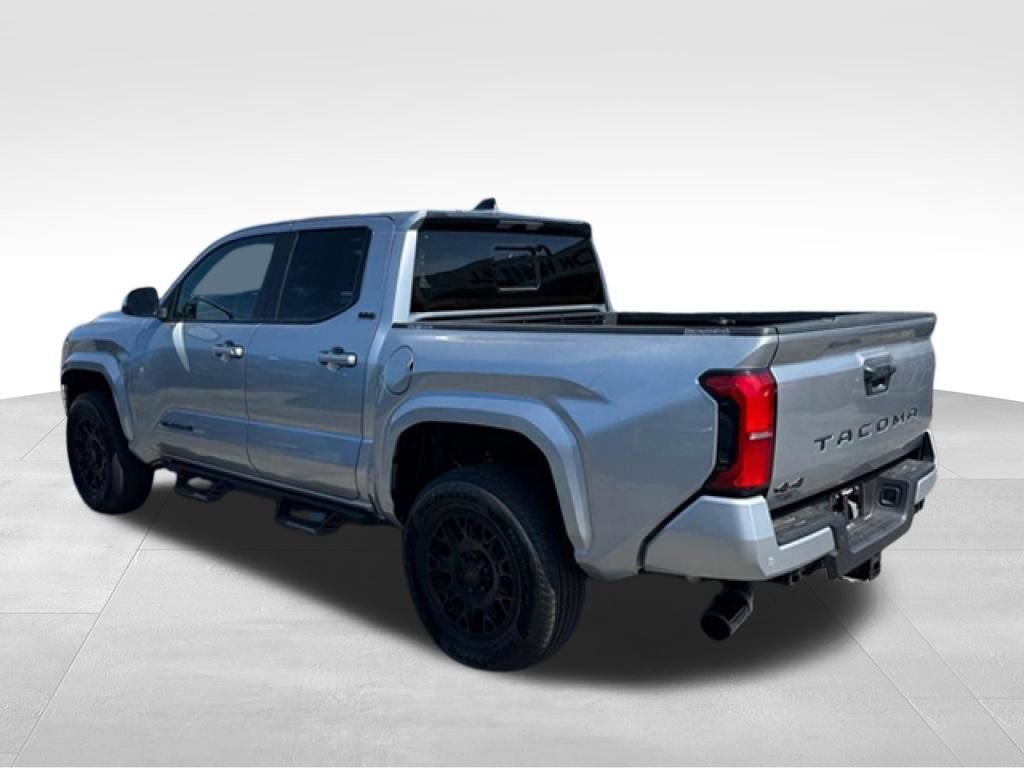 Certified 2025 Toyota Tacoma SR5 AWD/4WD image 4