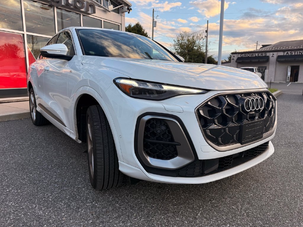 Used 2025 Audi Q5 Premium Plus w/ Premium Plus AWD/4WD image 5