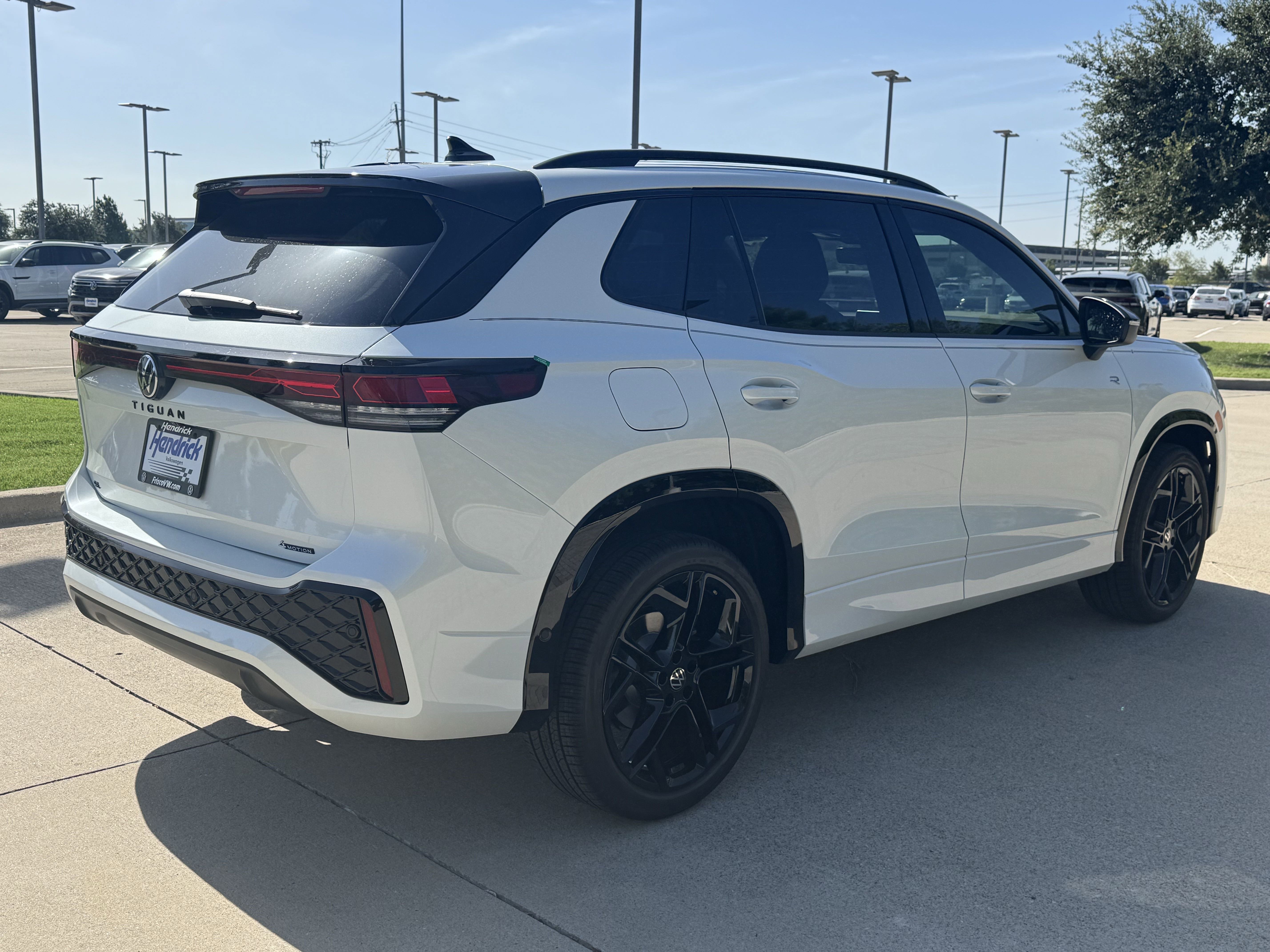 Certified 2026 Volkswagen Tiguan SE R-Line FWD image 34